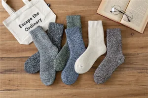 Herren dicke thermische Wolle Wintersocken in bunten Farben, kuschelige warme Strümpfe.