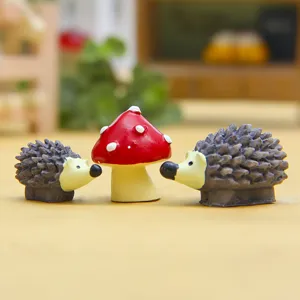 Miniatur Igel und roter Pilz Harz Figuren Set für DIY Mikro Landschaftsdekoration.