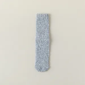 Chaussettes douces en polaire corail pour femme chaussettes de sol antidérapantes gris.