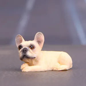 Simpatica piccola statuetta modello bulldog francese per decorazione cruscotto auto.
