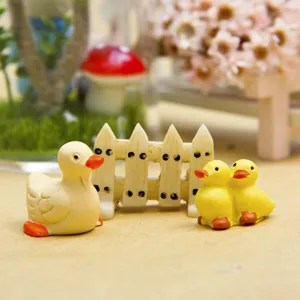 Kleine gelbe Enten Figuren Set für DIY Mikro Landschaft Feen Garten Deko Detail Ansicht