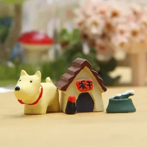 Nahaufnahme Detail des süßen Mini Hund Harz Figuren Sets für DIY Mikro Landschaft Gartendeko.