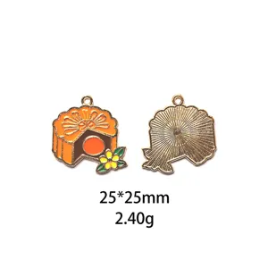 Gedetailleerd overzicht van maanecake geëmailleerde legering hanger, voor- en achterkant 25x25mm.