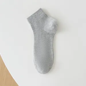Detailed view of grey ribbed mesh short boat socks, breathable spring and summer ankle wear.