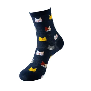 Niedliches Katzenmuster Detail auf dunkelblauen Baumwoll Socken für Damen Freizeit Mode
