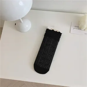 Calzini al polpaccio in pizzo nero da donna, stile Lolita dolce con simpatico motivo a cuore.