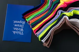 Bunte Baumwoll-Rippstrick-Stapelsocken im Mittelschaft-Detail, weich und atmungsaktiv für Damen.