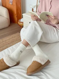 Gemütliche Thermosocken für Damen, dicke gefütterte kuschelige warme Wintersocken zu Hause.