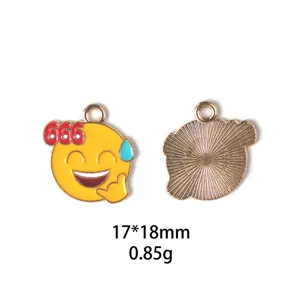 Charmant pendentif visage souriant en alliage avec huile goutte, recto et verso détaillés.