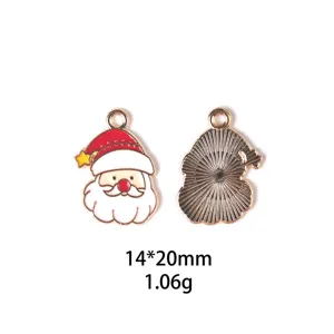 Gros plan du pendentif en émail métallique du Père Noël de Noël, taille 14x20mm, poids 1,06g.