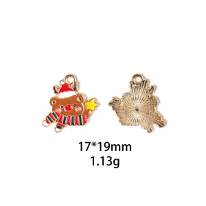 Vue détaillée du pendentif en alliage ours de Noël, montrant le devant et le dos.