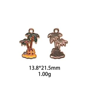 Vue détaillée du pendentif émaillé palmier coffre au trésor de pirate en alliage pour bijoux.