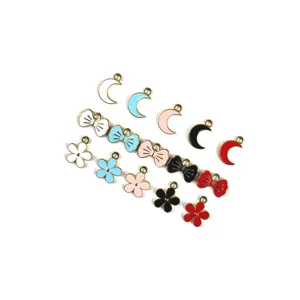 Kleine Maan Strik Vijfbladige Bloem DIY Legering Geëmailleerde Hanger Schattige Bedels Sieraden Accessoires