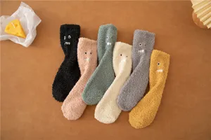 Calzini medi in pile di corallo mostro soffice carino, calzini caldi invernali accoglienti.