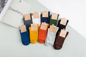 Chaussettes mi-mollet en coton peigné côtelé uni pour homme confortables tous les jours.
