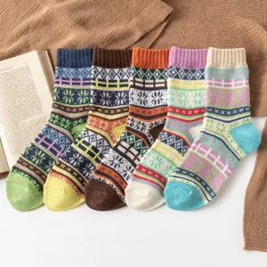 Chaussettes de Style Laine Chaudes d'Hiver Nordiques Ethniques Vintage pour Femmes Hommes Chaussettes Thermiques Épaisses en Tricot Cadeau de Noël Mélange de Polyester