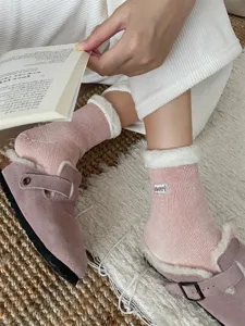 Behagliche gefütterte Wintersocken für Damen, dicke warme Plüschsocken für kalte Böden.