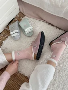 Gemütliche dicke Thermosocken für Damen, kuschelig gefütterte Wintersocken für warme Böden.