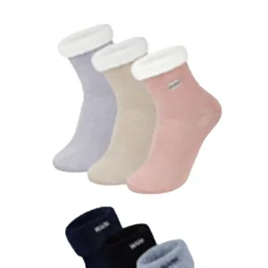 Winter dicke Pluesch Thermosocken fuer Damen, warme Flauschige Schneesocken mit Futter.