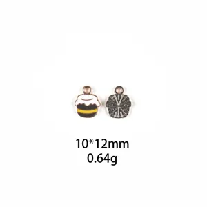 Pendentif breloque abeille émail en alliage DIY vue de détail pour accessoires de bijoux.