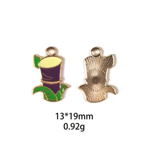 Gros plan détail du pendentif en alliage fruit d'été, accessoire de bijoux 13x19mm diy.