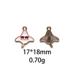Leuke roze pijlstaartrog geëmailleerde legering hanger DIY sieraden accessoire voor sleutelhanger