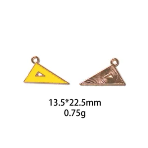 Pendentif breloque en alliage émaillé règle triangulaire pour fabrication de bijoux DIY.