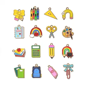 Lot de pendentifs papeterie en émail, breloques en alliage coloré pour bijoux DIY et porte-clés.