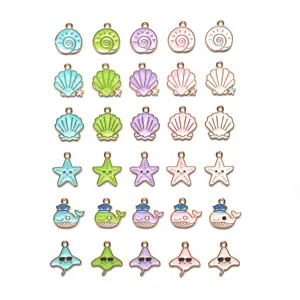 Detail van de zomer oceaan serie schelp ster emaille hangers en sieraden accessoires.