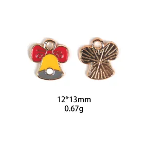 Vue detaillee du pendentif cloche de Noel en alliage montrant le devant et le dos.