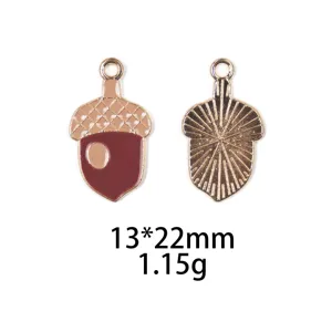 Gedetailleerd uitzicht van de schattige eikel metaal legering hanger charm voor DIY sieraden.