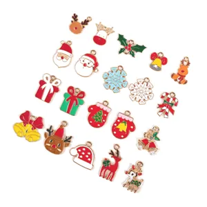 Noël DIY Alliage Émail Breloques Père Noël Flocon de Neige Renne Pendentif Fabrication de Bijoux Accessoires Porte-Clés Trouvailles