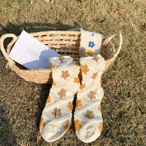 Knitted mid-calf socks for women, cute floral pattern, vintage Korean style casual wear