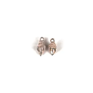 Vue détaillée d'un pendentif coquillage en alliage pour accessoires de bijoux DIY.