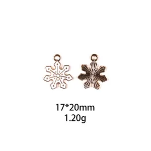 Sneeuwvlok metalen bedel detail weergave, fijne textuur, afmeting 17x20mm, gewicht 1,20g.