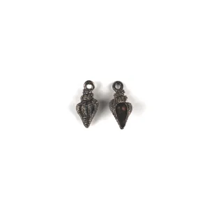 Vue détaillée des breloques coquillage en alliage bronze vintage pour la création bijoux.