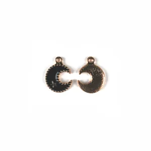 Gedetailleerd uitzicht van maan en ster DIY emaille sieraden bedels in metaallegering.