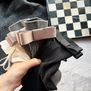 Calze donna al polpaccio in maglia con fiocco in satin, stile elegante e carino.
