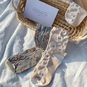 Cute vintage floral mid-tube socks with delicate 3D embroidery and sweet lace trim design.