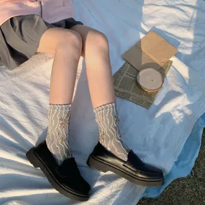 Student girl mid-tube socks, cute Korean style wavy pattern casual wear fashion socks.