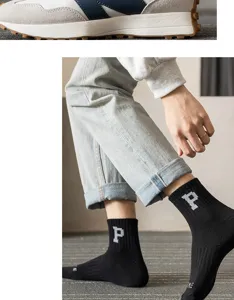Black mid-tube sports socks for men and women, breathable cotton fashion daily wear.
