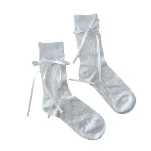 Chaussettes mi-hautes blanches pour femmes avec rubans noeud, style ballet tendance.