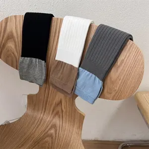 Style Dongdaemun coreen chaussettes de femme epissage bicolore fausse deux pieces detail