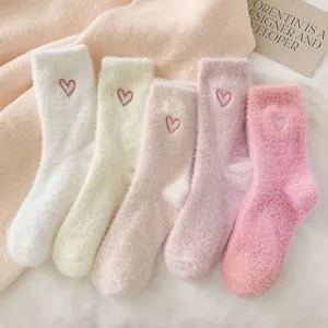 Dames pluizige winter gezellige sokken schattig hart geborduurd warme pluche slaapsokken