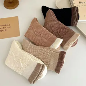 Chaussettes mi-hautes tricotées pour femmes style café vintage mode hiver chaussettes