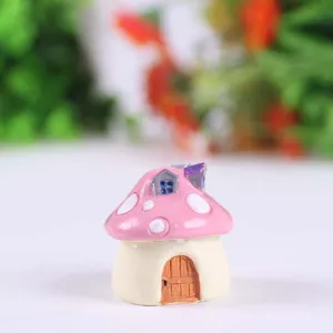 Dettaglio casa fungo in resina miniatura, grazioso ornamento paesaggistico e supporto.