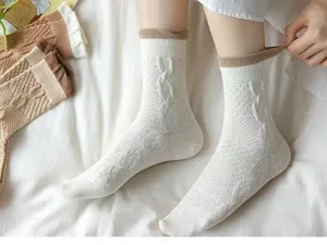 Chaussettes mi-hautes torsadees vintage femme poignet marron blanc style college detail