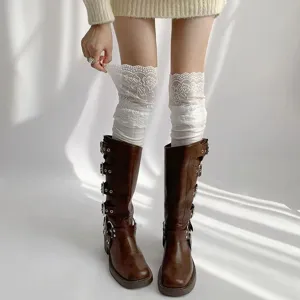 White lace over-the-knee socks paired with brown buckle boots, sweet and edgy JK style for autumn.