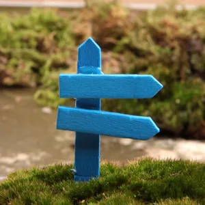 Miniatur blauer Holzwegweiser Ornament für Mikrolandschaft Feengarten Topfpflanzen Dekor