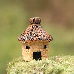 Pequeña cabaña de resina paja miniatura jardín DIY adorno micro paisaje vista detallada.